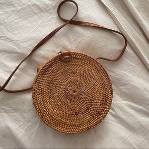Round rattan handbag